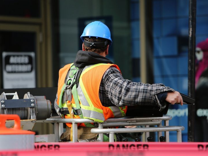 Gdzie szukać odpowiednich środków ochrony osobistej podczas pracy?